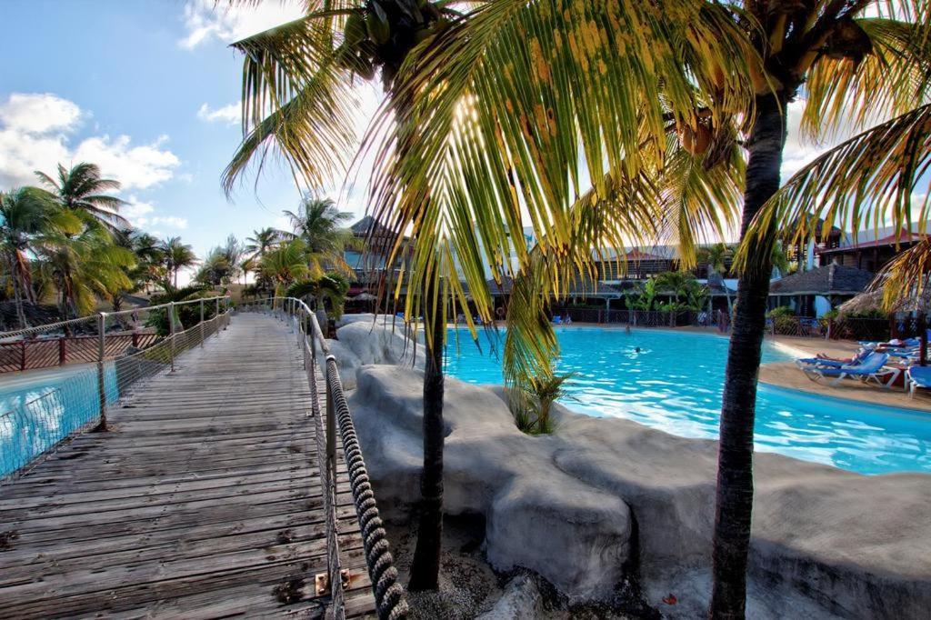 Romantique Et Joli Appartement Au Bord De La Mer, Piscine Surveillee Et Belle Plage A 50M แซงต์-ฟรองซัวส์ ภายนอก รูปภาพ